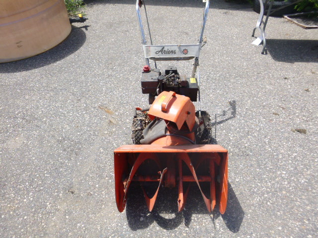 lot 36 image: Ariens Snowblower