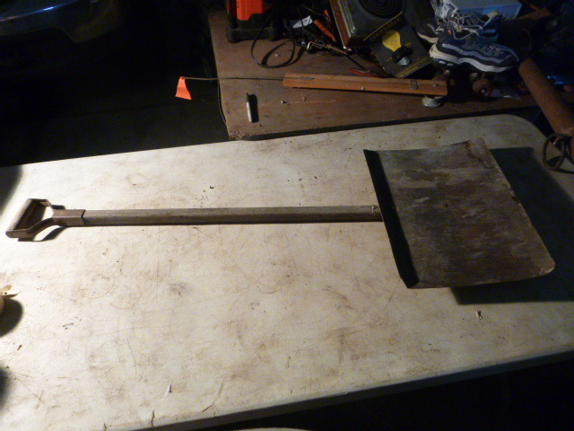 lot 128 image: Snow Shovel