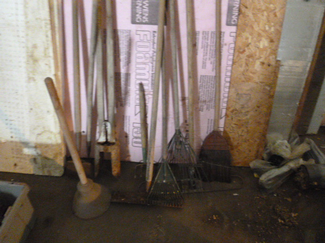 lot 134 image: Miscellaneous Yard and Garden Tools