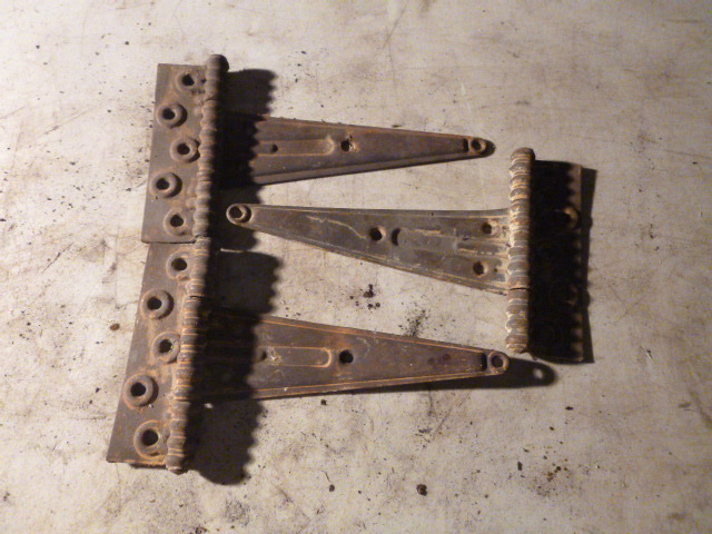 lot 181 image: 3 Vintage Hinges
