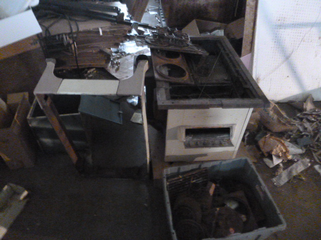 lot 187 image: Vintage Round Oak Wood Stove