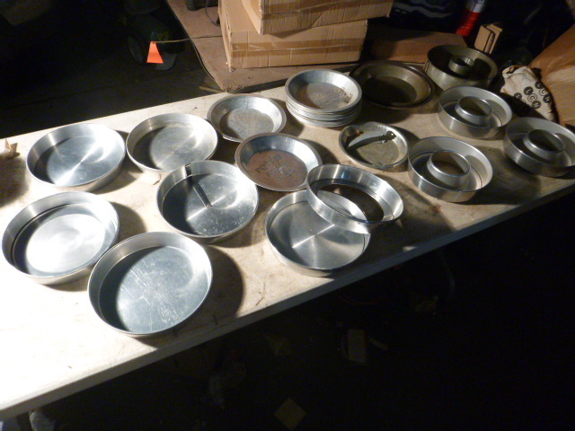 lot 192 image: Miscellaneous Bakeware
