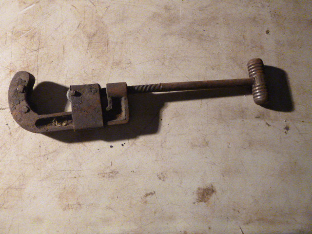 lot 197 image: Large Pipe Cutter