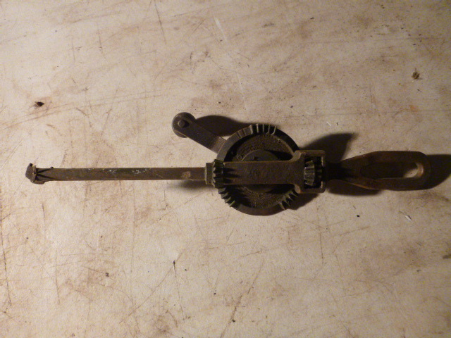 lot 198 image: Vintage Valve Grinder