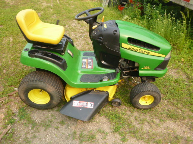 John deere riding lawn mower 125 automatic hot sale