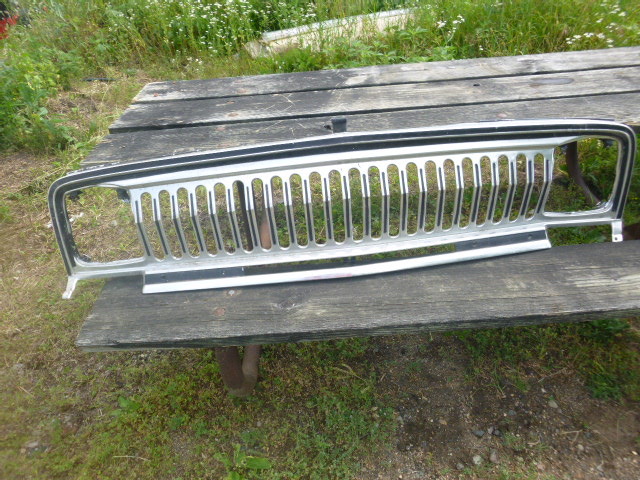 lot 42 image: Automotive Grill