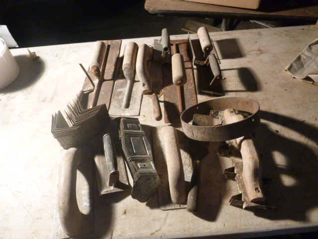 lot 44 image: Miscellaneous Trowels