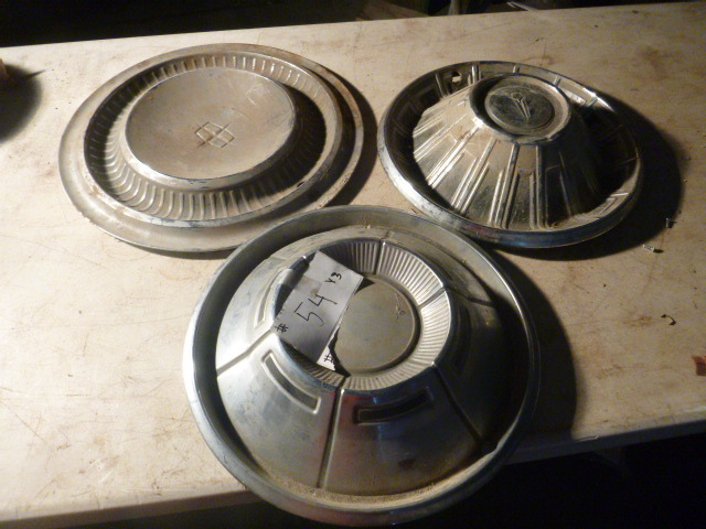 lot 54 image: 3 Hub Caps