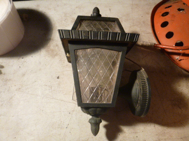 lot 59 image: Outdoor Light