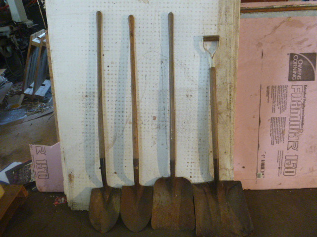 lot 100 image: 4 Shovels