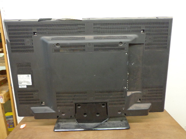 lot 2 image: 42 Sanyo Flatscreen TV