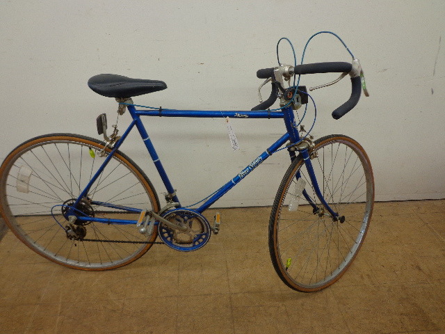 lot 7 image: 27 Ten Speed Bike