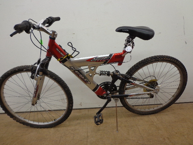 lot 9 image: 26 KEND 21 Speed Mountain Bike