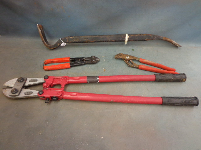 lot 37 image: Bolt Cutters, Gorrilla Pry Bar and More