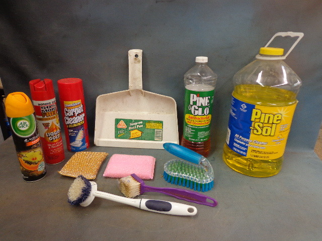 lot 43 image: Cleaning Supplies