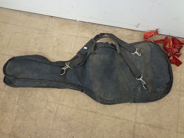 lot 58 image: Guitar Case
