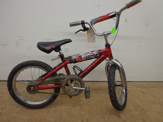 lot 68 image: Kids Hot Wheels Bike