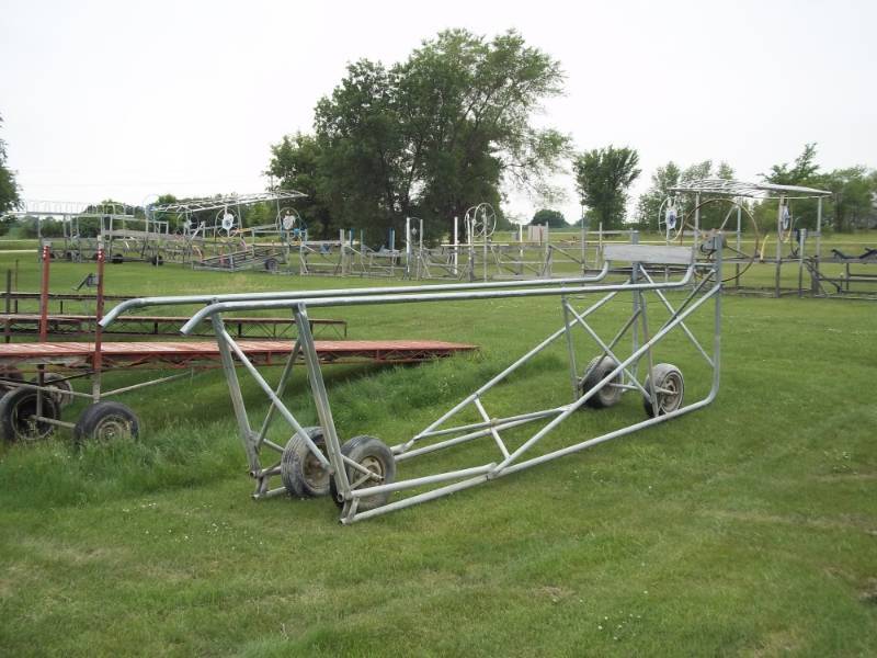lot 1 image: 20 Roll a Lift steel pontoon lift with wheels