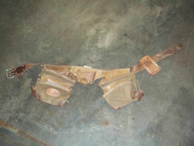lot 15 image: Leather tool belt