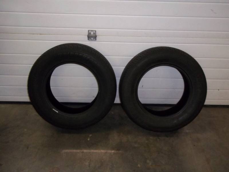 lot 17 image: Pair of P20565R15 Tires