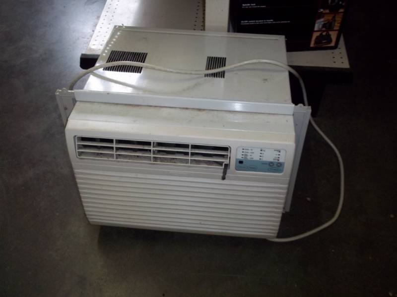 lot 18 image: Kennmore 10,000 Btu Air Conditioner 115v