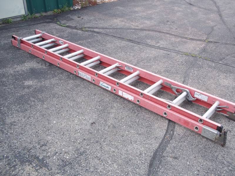 lot 20 image: Louisville Ladder corp. 20 Fiberglass ladder