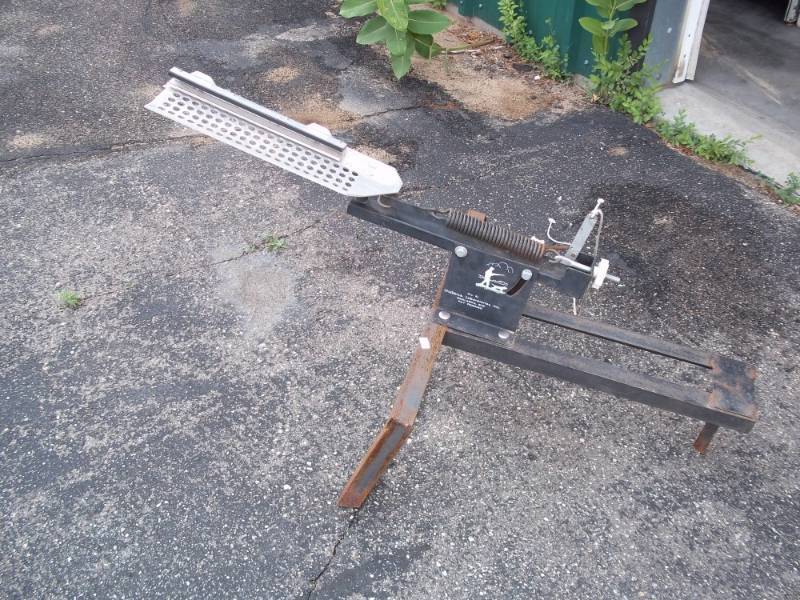 lot 26 image: Outers Clay pigeon thrower