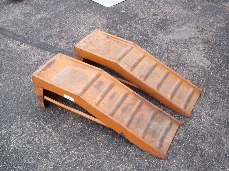 lot 27 image: Pair of car ramps