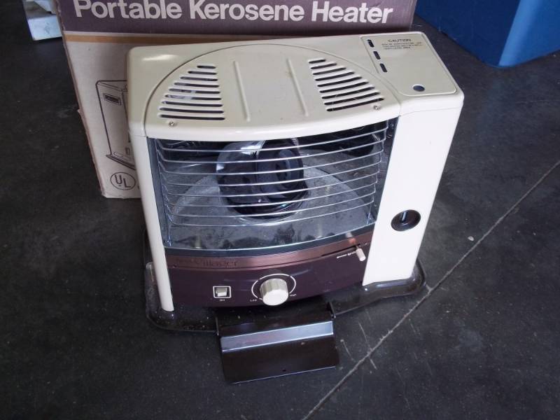 lot 38 image: Turco Portable Kerosene Heater with box 7000 BTU