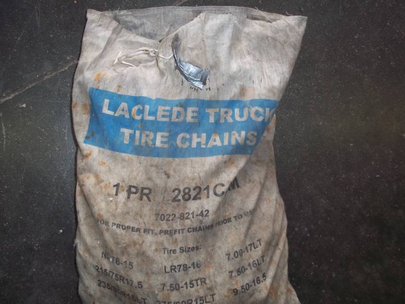 lot 41 image: New Truck tire chains, Pair, see pics for fitting size