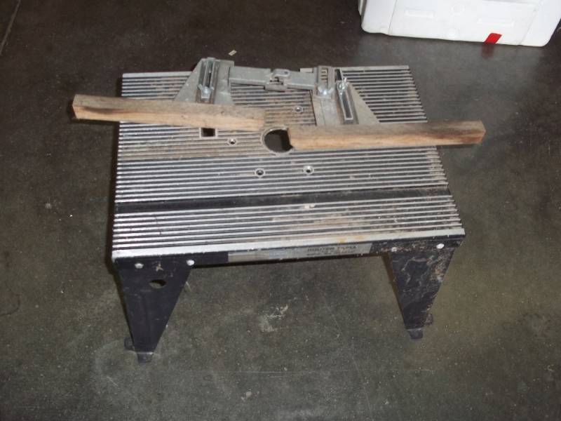 lot 42 image: Craftsman router Table