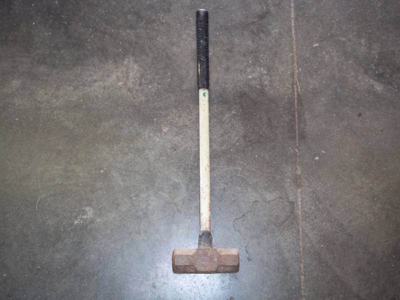 lot 46 image: Sledge hammer with fiberglass handle