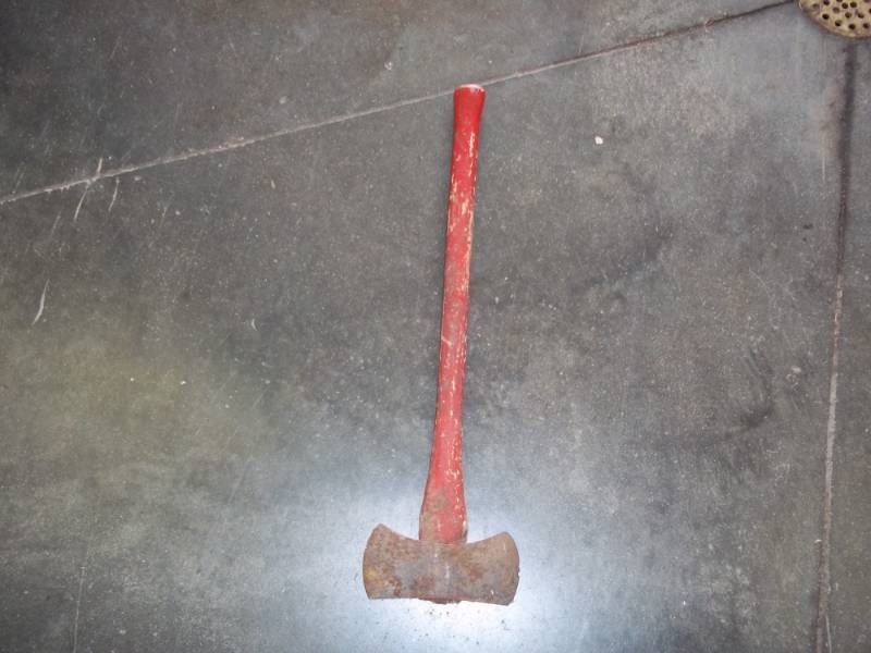 lot 48 image: Axe