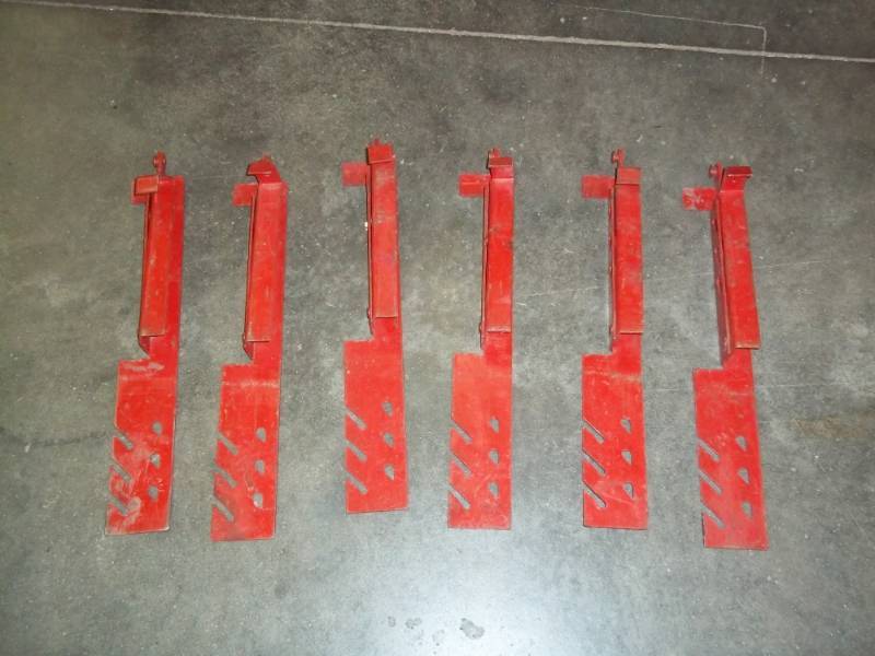 lot 62 image: 6 Adjustable Roof Jacks