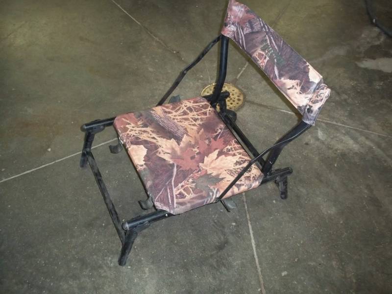 lot 68 image: Ameristep hunting seat, folding
