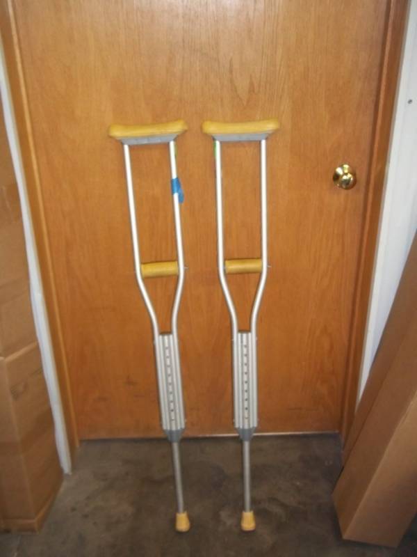 lot 69 image: Pair of aluminum crutches