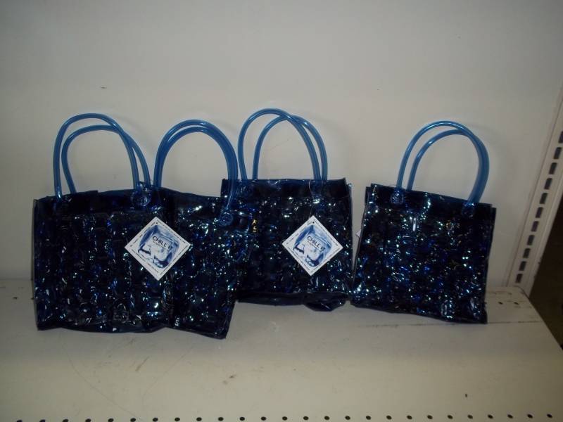 lot 85 image: 4 NEW Chill it bags