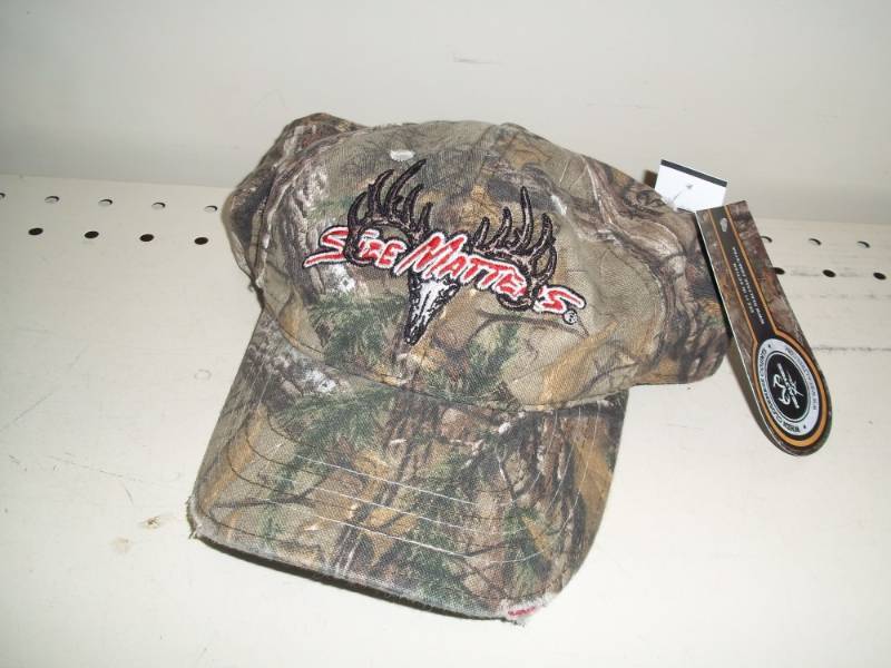 lot 104 image: NEW Hunting cap with tags