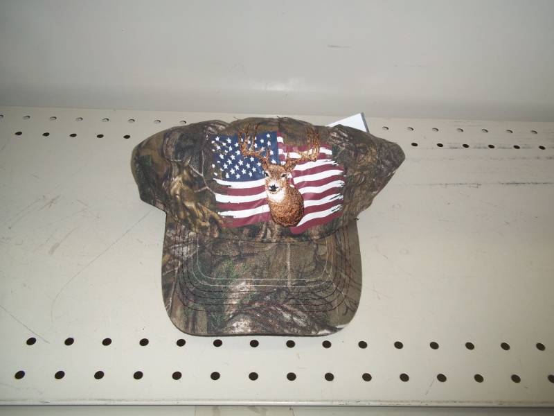 lot 105 image: NEW Hunting cap with tags