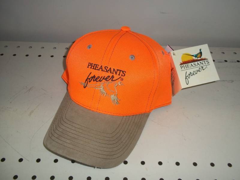 lot 106 image: NEW Hunting cap with tags
