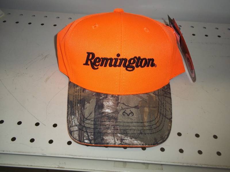 lot 108 image: NEW Hunting cap with tags