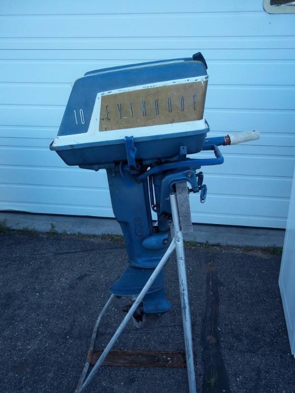 lot 148 image: 1959 Evinrude 10HP Outboard motor, tested and runs, stand not included
