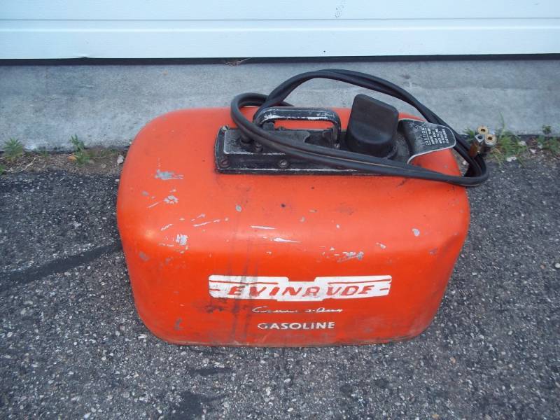lot 149 image: Dual line 6 Gallon Evinrude gas tank, fits item # 148