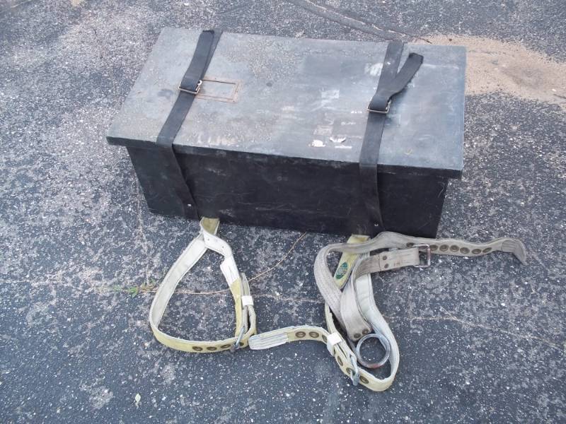lot 161 image: Pak saddle hard shell Panyards with straps 32 x 16 x 12