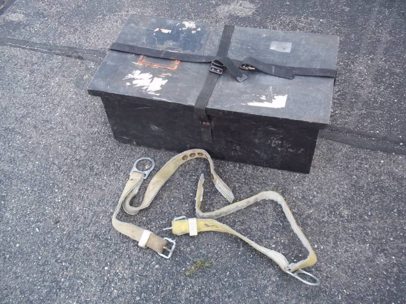 lot 162 image: Pak saddle hard shell Panyards with straps 32 x 16 x 12