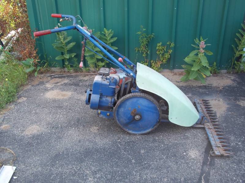 lot 165 image: 42 inch Jari walk behind mower, consignor states ran when last used