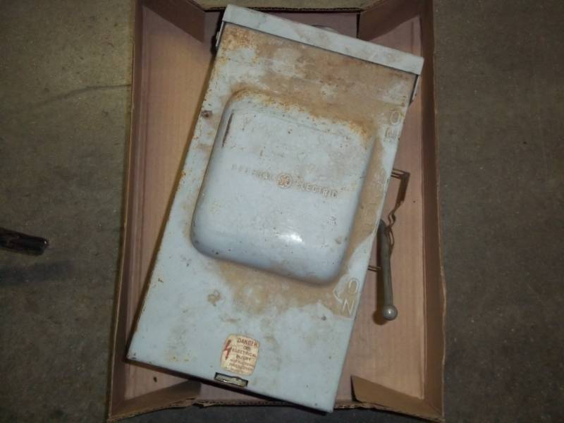 lot 172 image: GE Switch Box