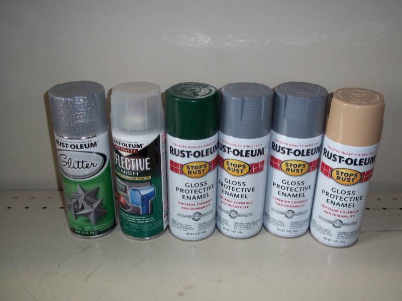 lot 195 image: New 6 cans of spray paint