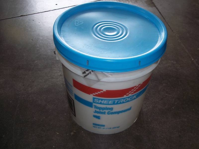 lot 212 image: NEW Sheetrock Topping joint compound 61 lbs