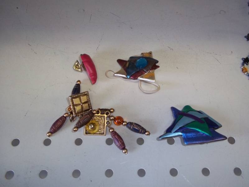 lot 232-COPY image: Jewelry